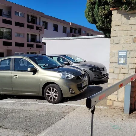 Les Marronniers